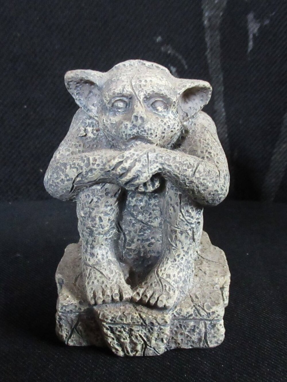 Small Sitting Gargoyle - Picture 5 of 6